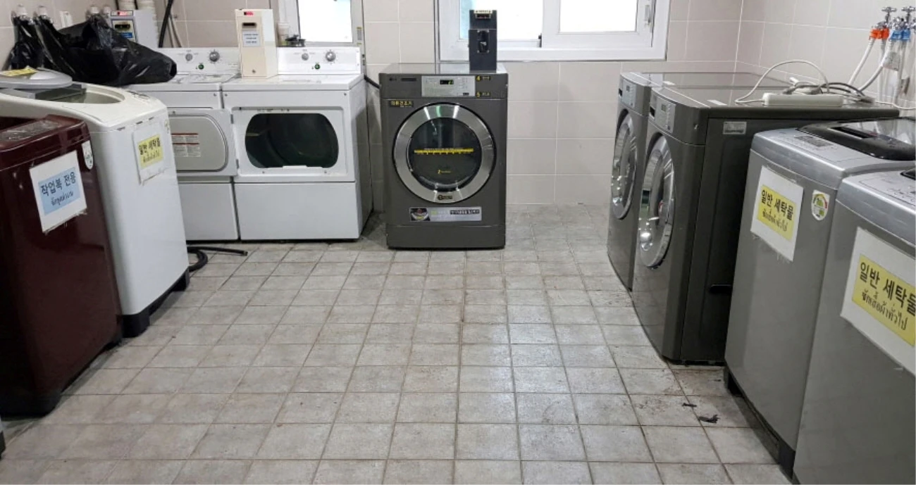 공장 기숙사 세탁실