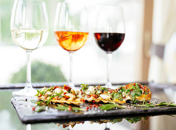 ์์๊ณผ ์์ธ ํ์ด๋ง(Wine Pairing)์ ์์ ๏ฝ๋ง์ ํ๋ชจ๋(Harmony)๋ฅผ ์ฐพ์์