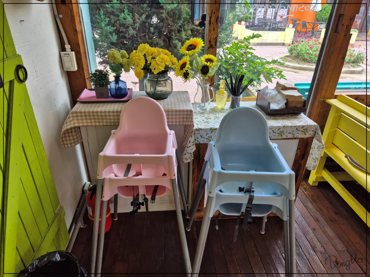 가족과-주말-나들이-가기-좋은-경기도-근교-맛집-로즈마리노-영아-의자