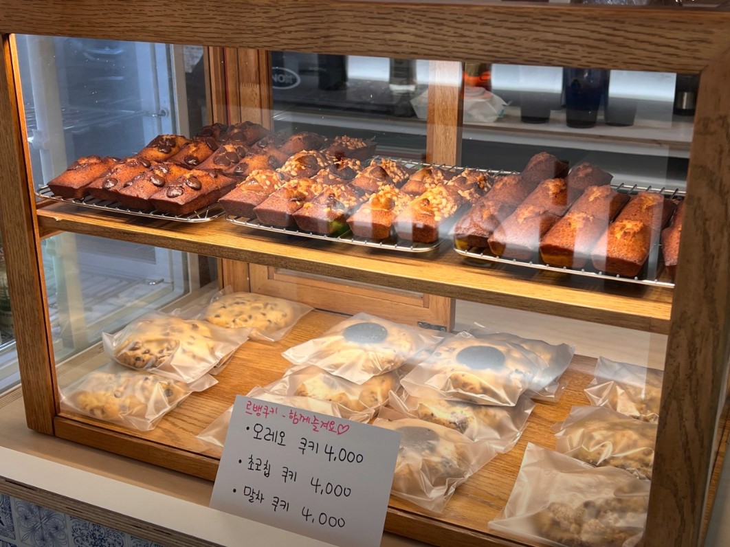 온다젤라또 본오점 인테리어.