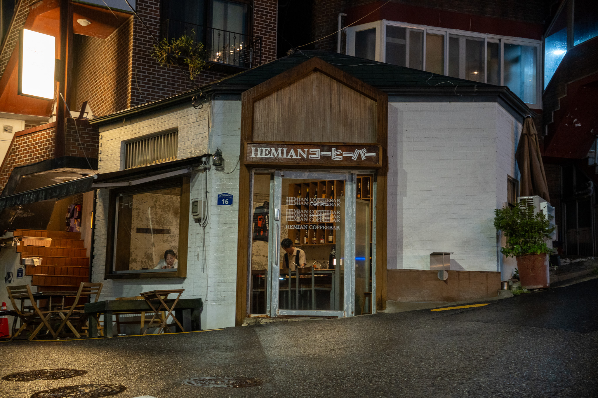 헤미안커피바-입구