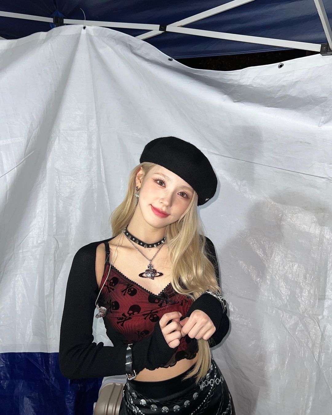 무대 의상으로 꾸민 미연