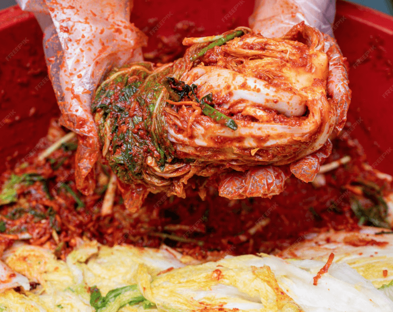 김치를 담그는 모습