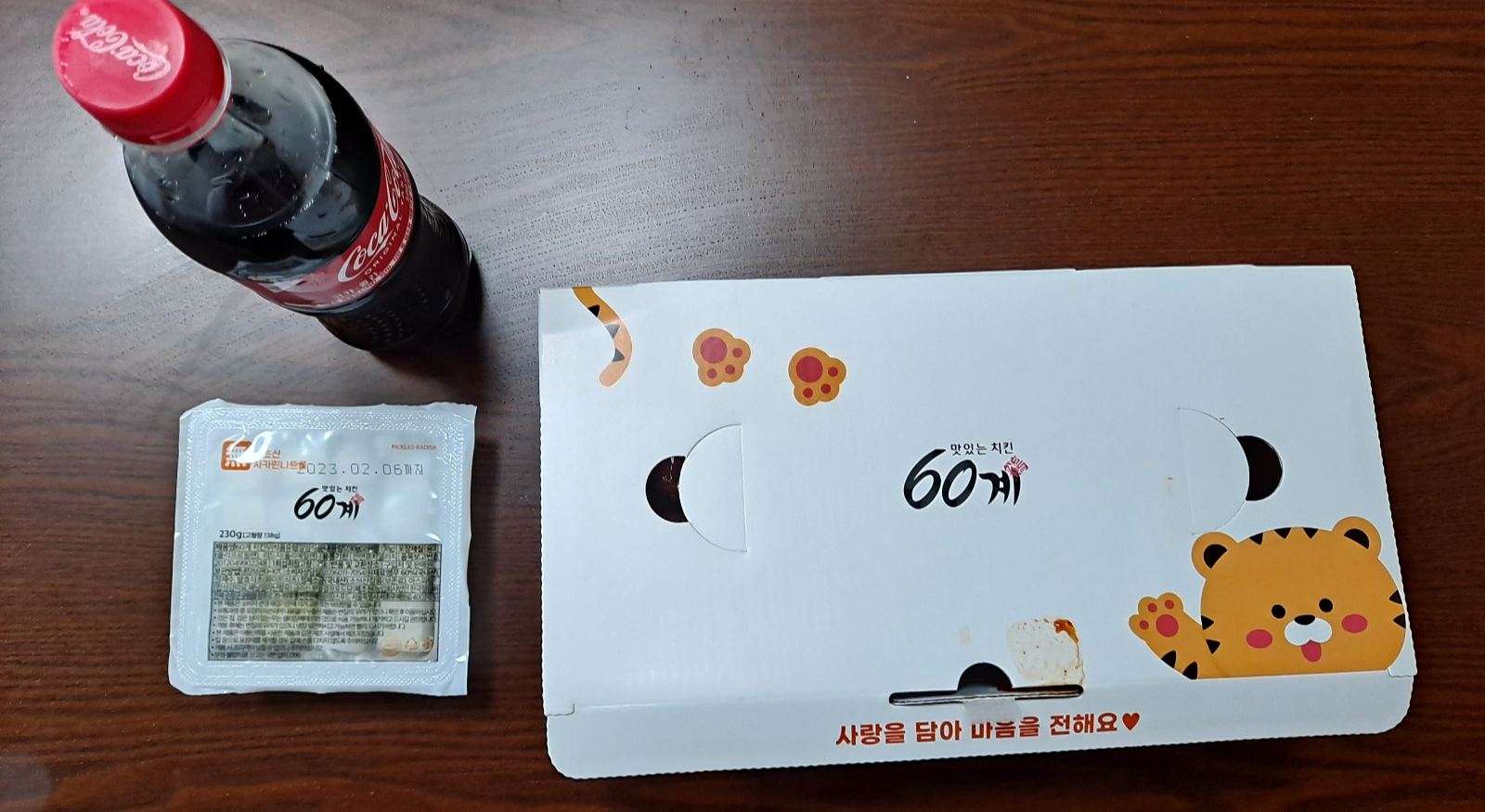 60계-치킨-박스와-콜라-무
