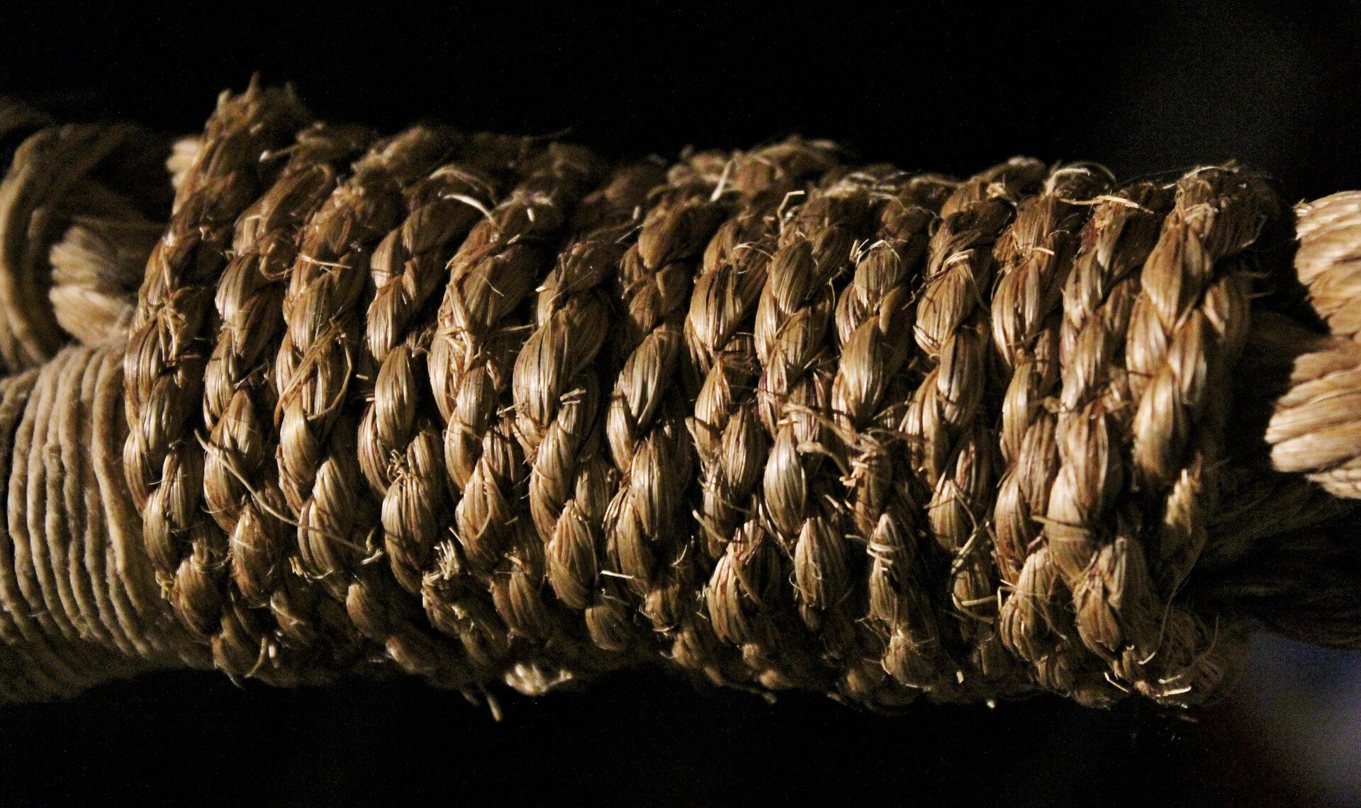 한국 전통 공예품 매듭: 단순한 장식이 아니라 구조를 이루는 방식