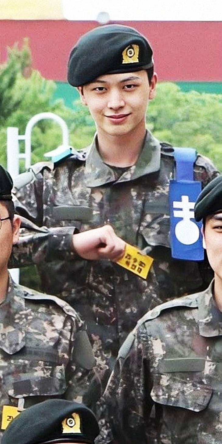 가수-겸-배우-육성재