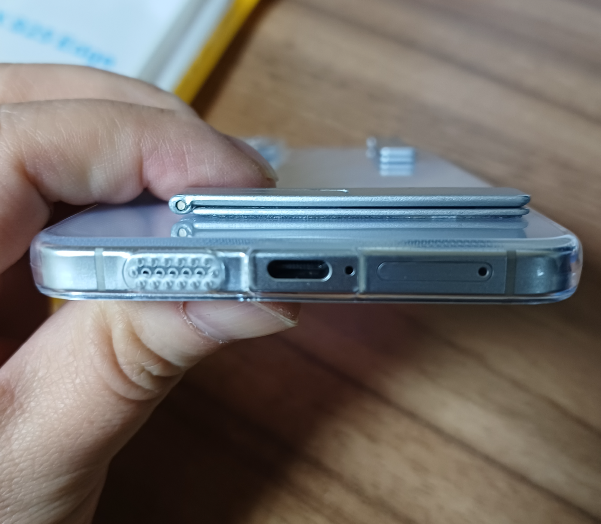 S25 edge 카툭툭튀를 보호해주는 케이스 하단