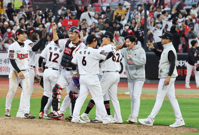 KT 위즈 VS LG 트읜스 한국시리즈 승리팀은 어디? TV 중계방송 바로가기