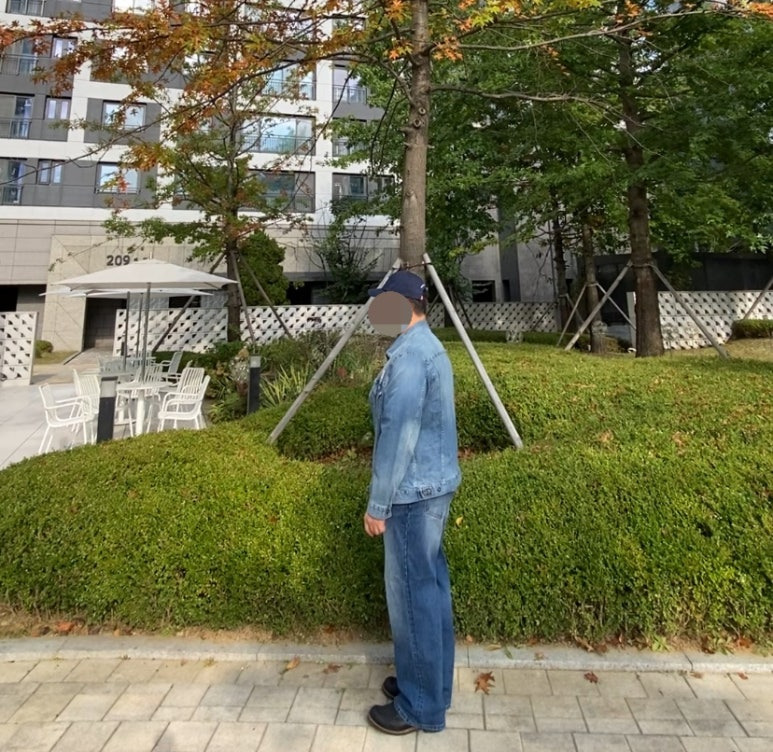 데일리룩('25. 10. 22.)구제 빈티지 NY 볼캡, 칼하트 빈티지 청자켓, 어커버 오버핏 티셔츠, 무신사스탠다드 빅 브러쉬 와이드 데님 팬츠, 레드윙 아이언레인저 블랙 하니스