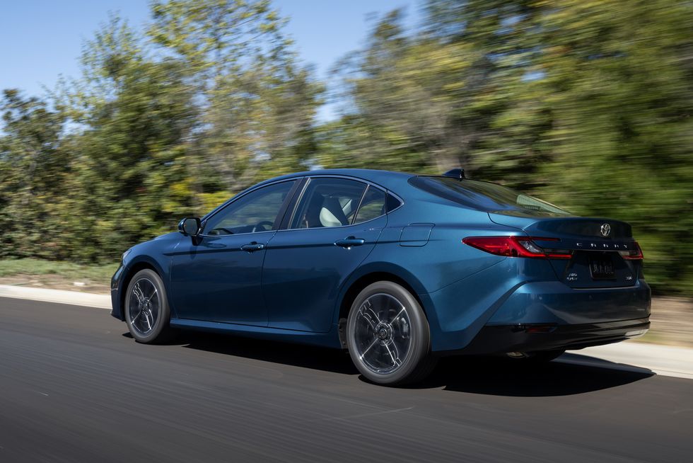 토요타 캠리 하이브리드 리뷰