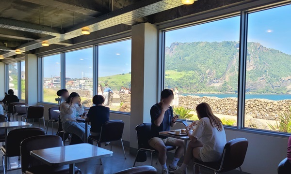 성산일출봉-오션뷰-커피맛집-프릳츠-제주성산점