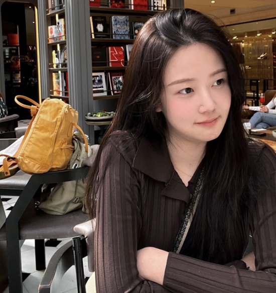 민