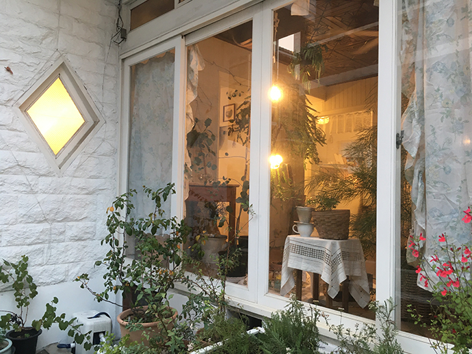 소장식물전-마당-창문