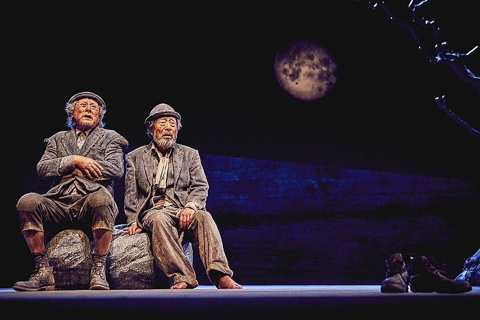 고도를 기다리며를 기다리며