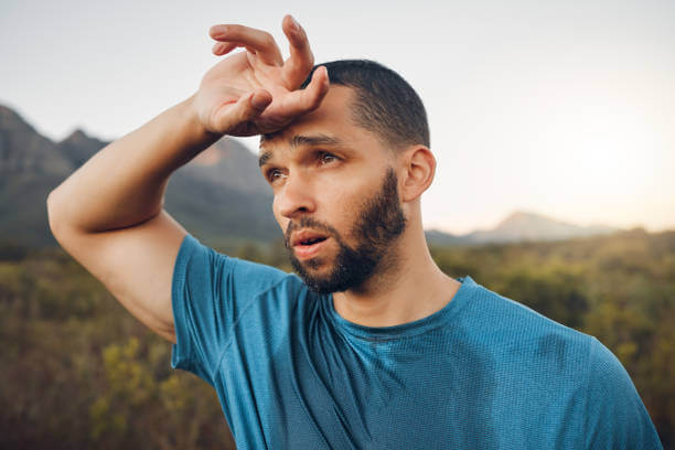 땀이 과도하게 나는 이유! 건강 적신호일 수 있다?