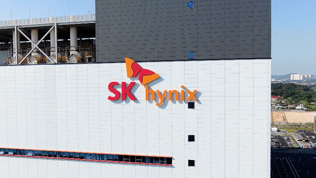 SK하이닉스 2025년 3분기 영업이익 11조 돌파! 반도체 부활 신호탄 쐈다 관련 사진