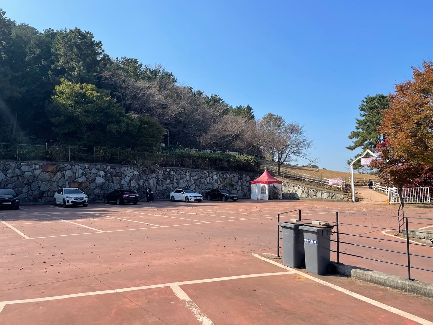 남해 상상양떼목장 주차장