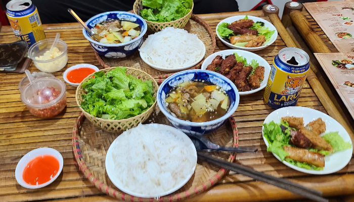 Tonkin Bún Chả 베트남 베트남여행 다낭 분짜 아침식사 톤킨분짜 톤킨분짜내부 톤킨분짜메뉴판 푸짐한음식 저렴한 음식