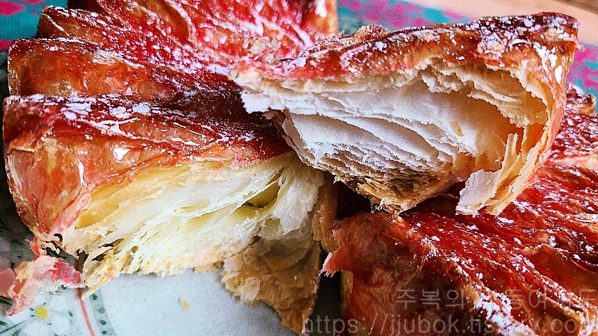 퀸즈-베이커리-딸기-프렌치-파이-맛