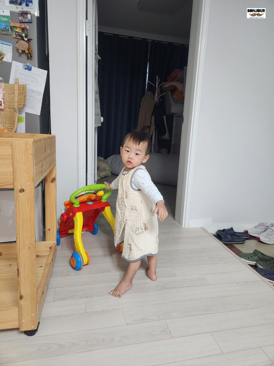 18개월 아기 걸음마 보조기 카트 밀고 걷는 연습