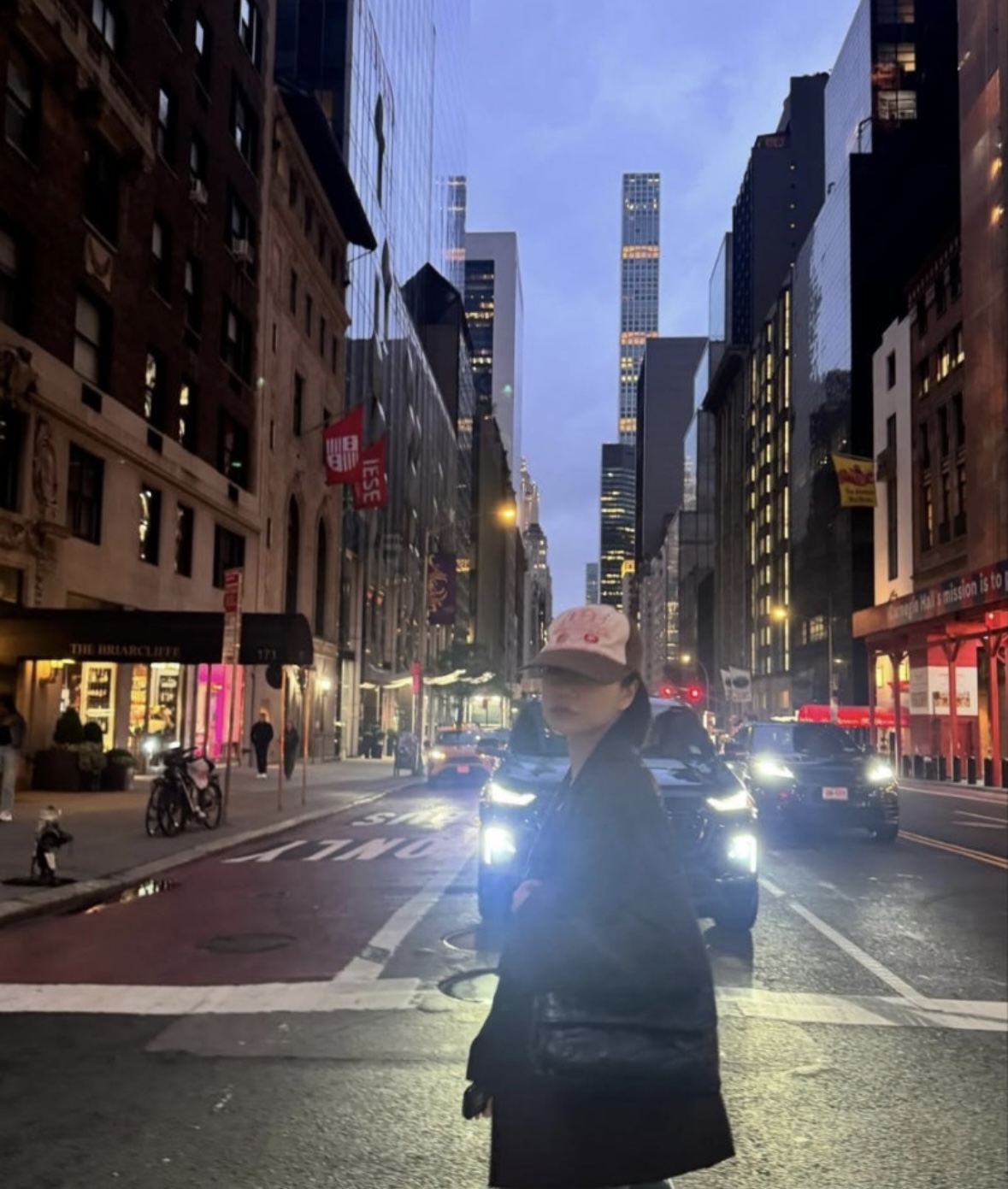 오징어게임2 조유리 &ndash; 뉴욕 감성 가득한 사복룩 관련 사진