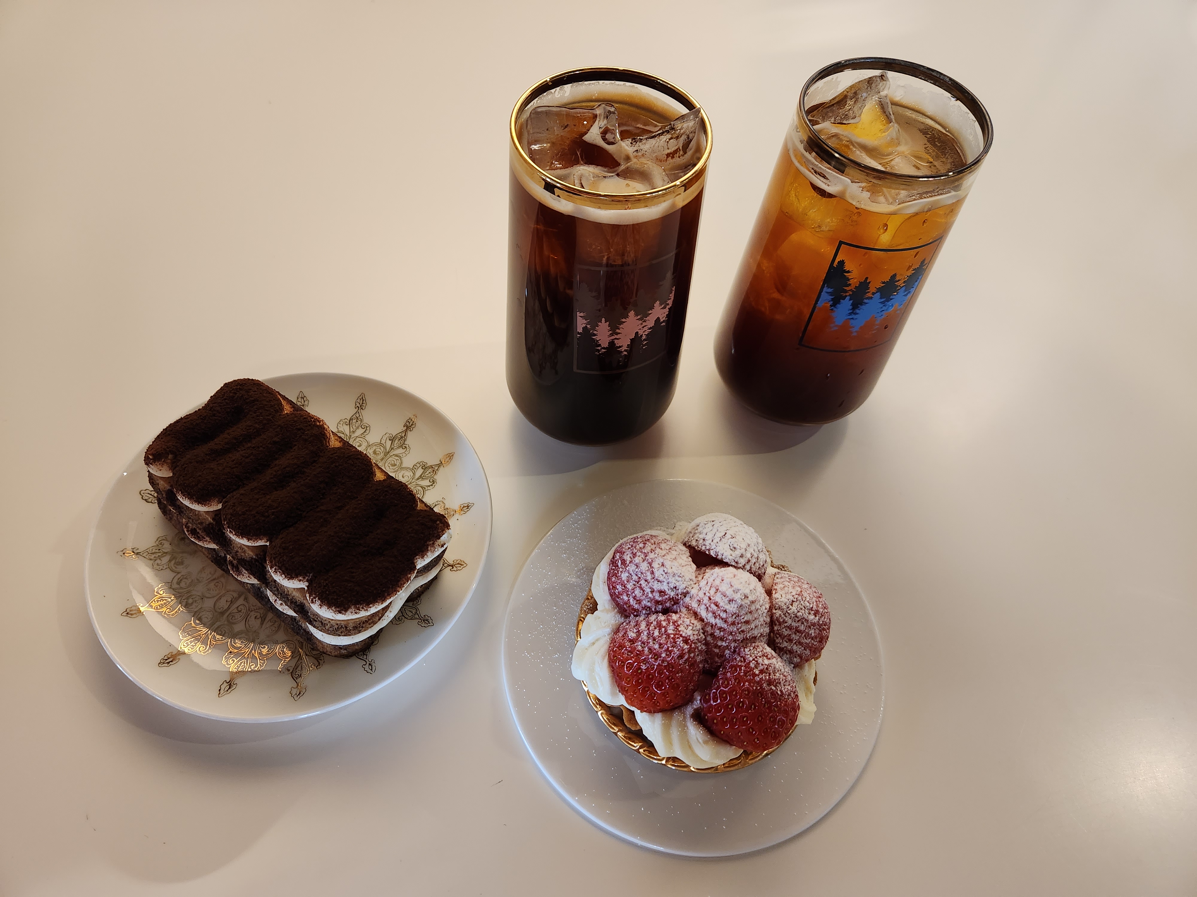 아메리카노 2잔, 티라미수, 딸기타르트