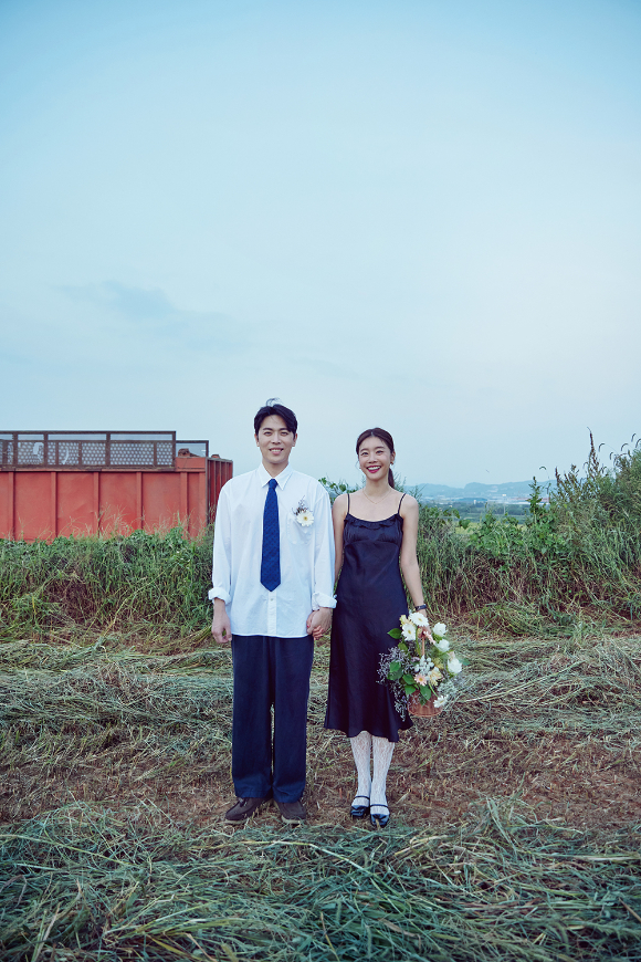 배우 이동하와 걸스데이 멤버 박소진이 결혼한다. [사진=51K&#44; 눈컴퍼니]