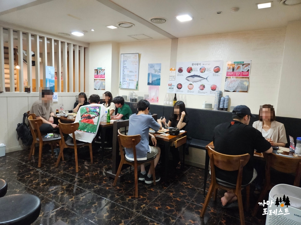 사당역 초와밥 내부