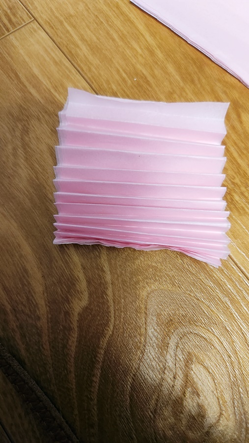 지그재그 모양으로 접어줌