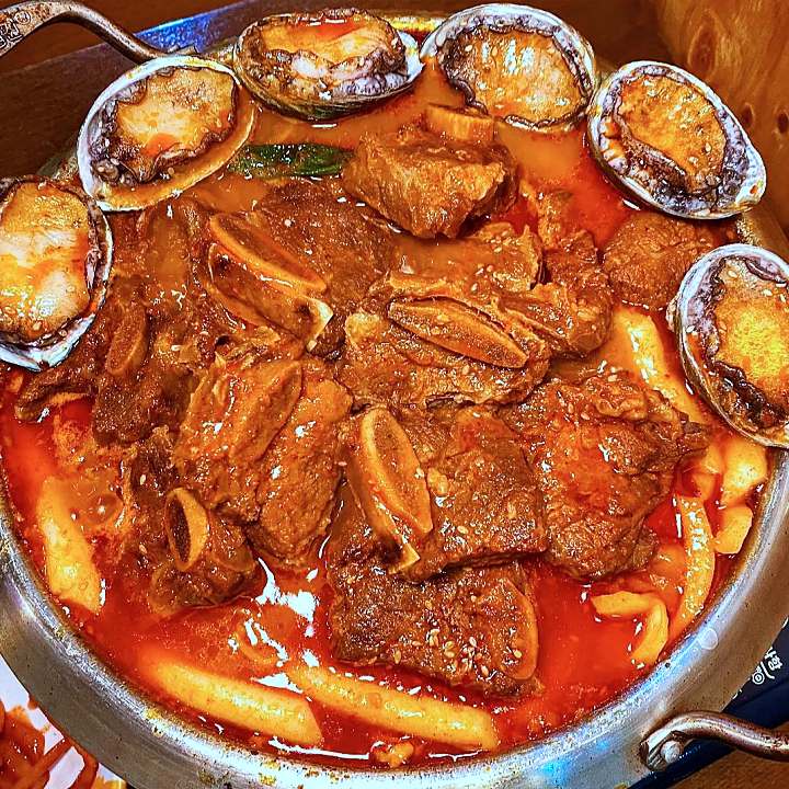 돈쭐내러왔습니다 전복 갈비찜 해신탕 소갈비찜 먹방 조권 60kg 도전 강서구 까치산역 맛집 이영자 2AM 조권 방송 소개