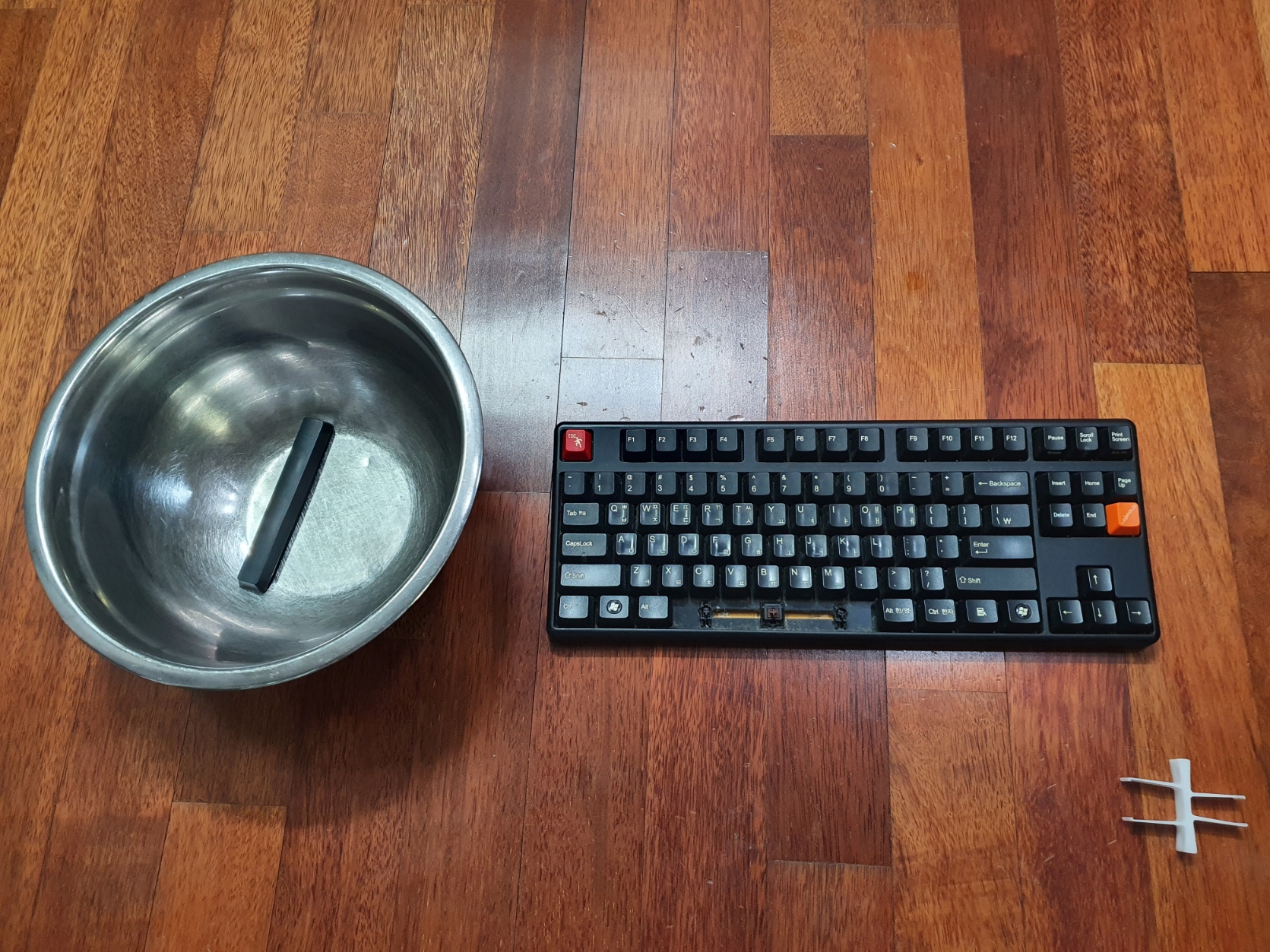 키캡을 빼서 따로 담는다