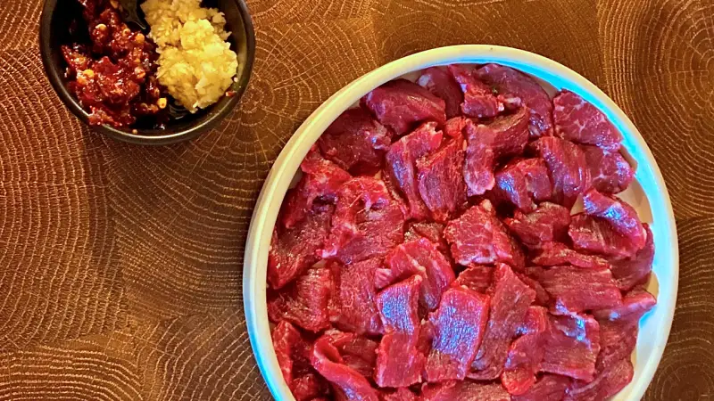 투데이 맛있는 메뉴 뭉티기 육회, 한우 아롱사태 수육, 소고기 전골, 오드레기 맛있는 족발집 추천 부산 수영 광안동 맛집