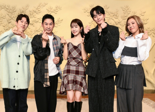 신들린 연애2 더 강력해진 도파민, 유태오 닮은 무당 등장? 첫방송부터 심상치 않다