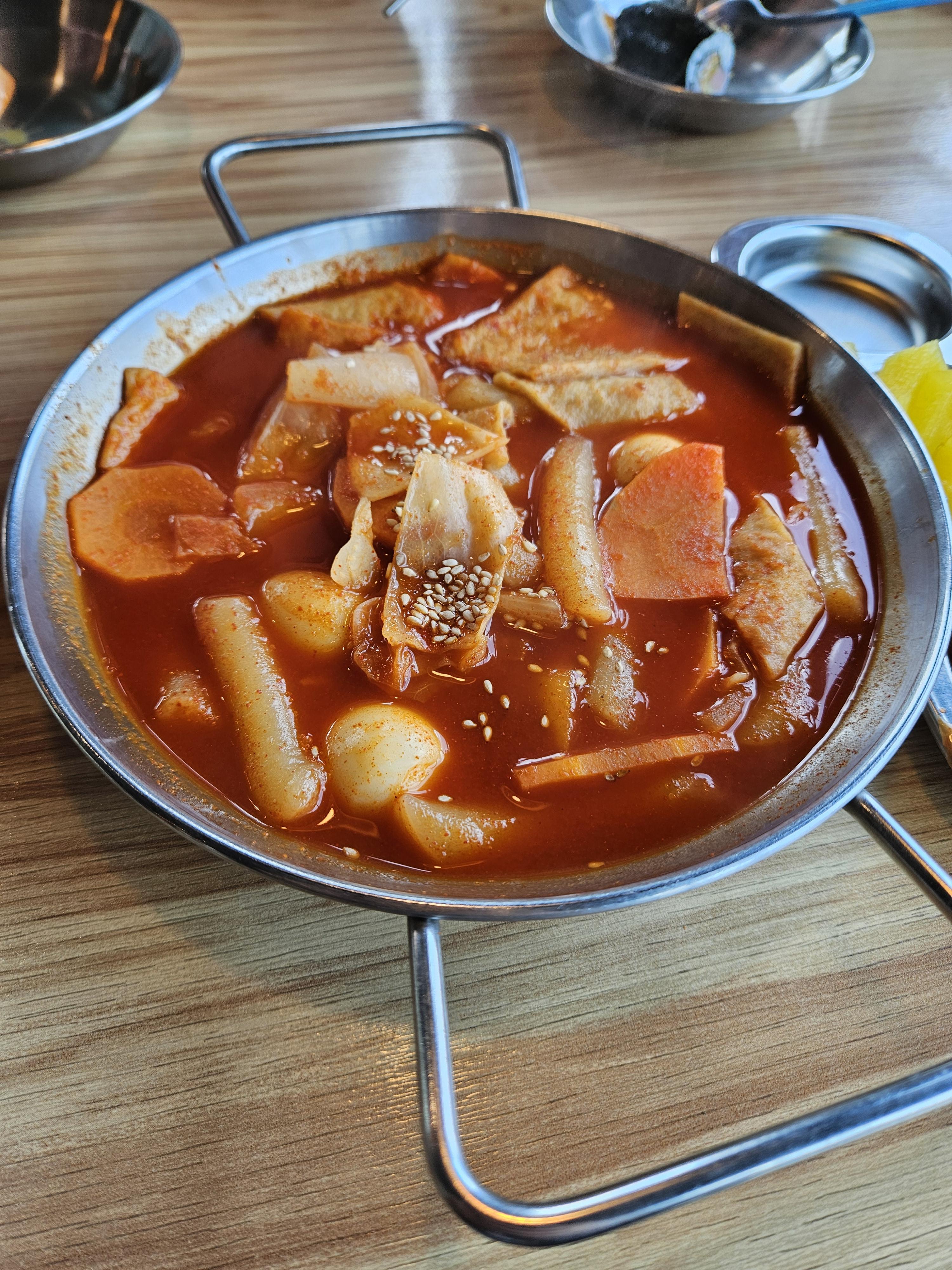 아일랜드 리솜 가는길 - 행복돈까스의 떡볶이