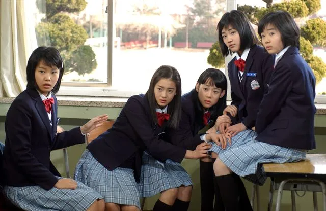 중고등학생들의 현실적인 우정과 성장 과정을 그린 2000년대 초반 한국 학원 드라마 포스터 이미지