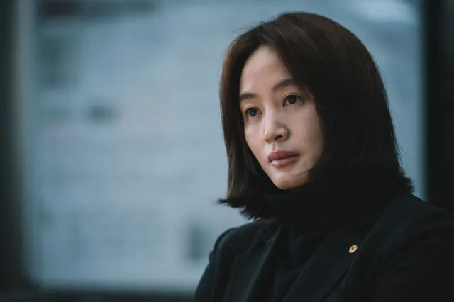 한시현 역(김혜수)