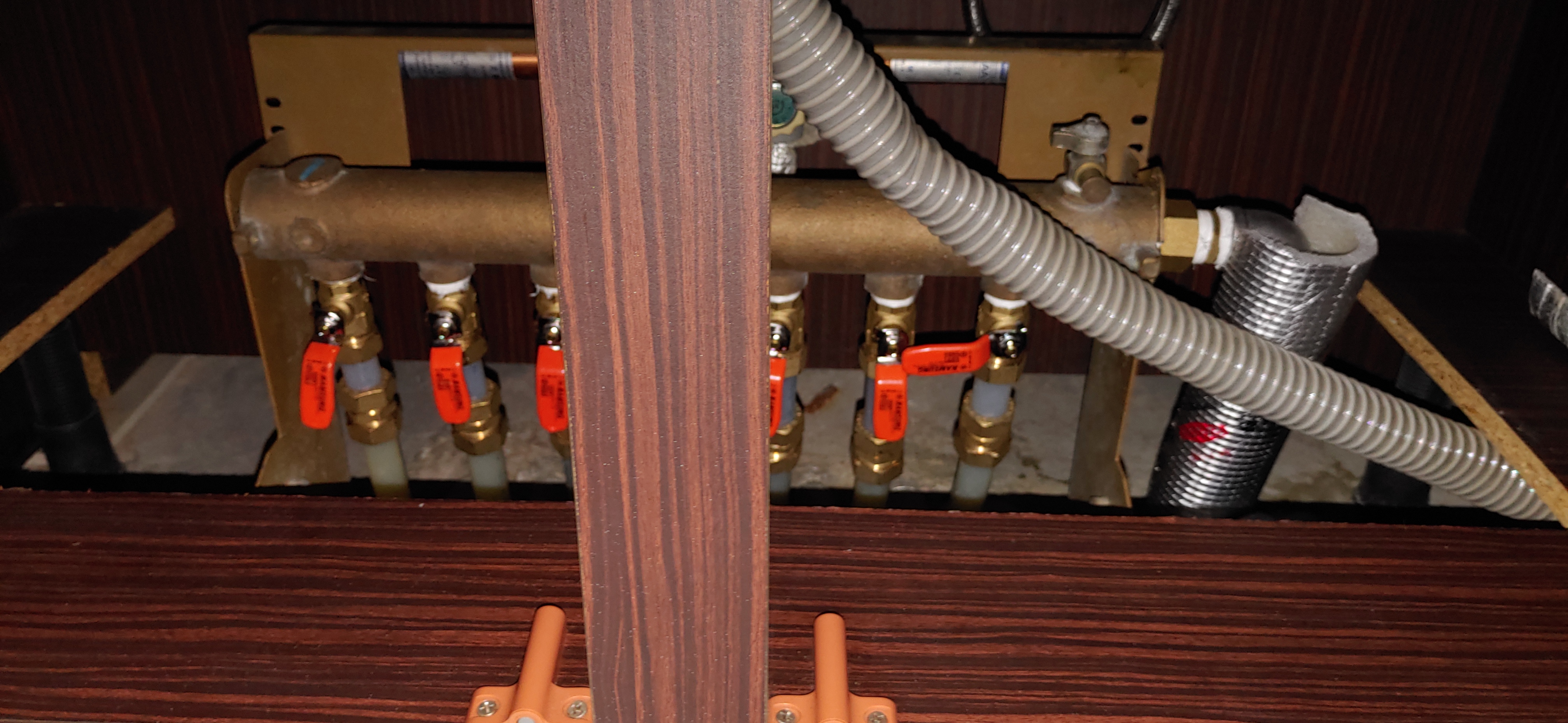 물이 새고 있는 우리집 물분배기 밸브 교체 완료!