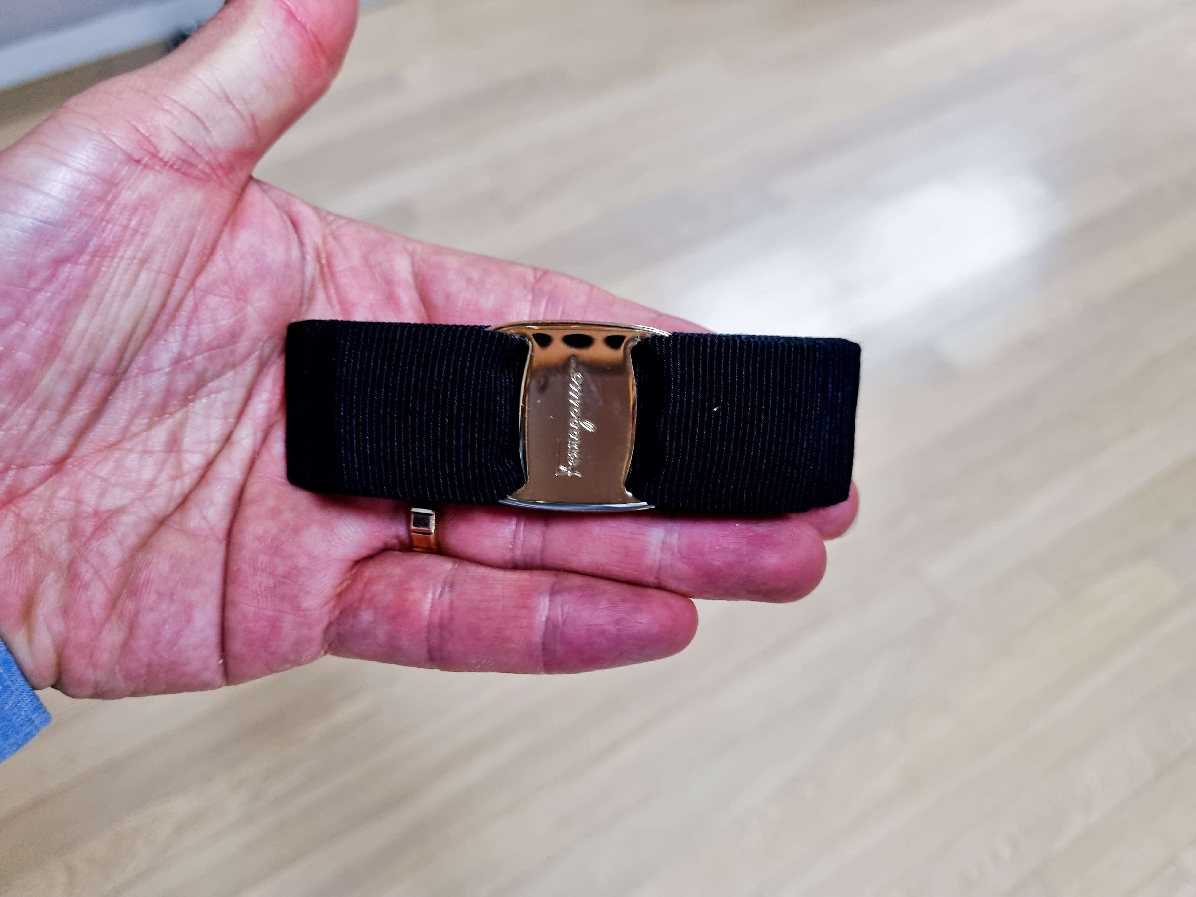 페레가모 헤어핀 바라