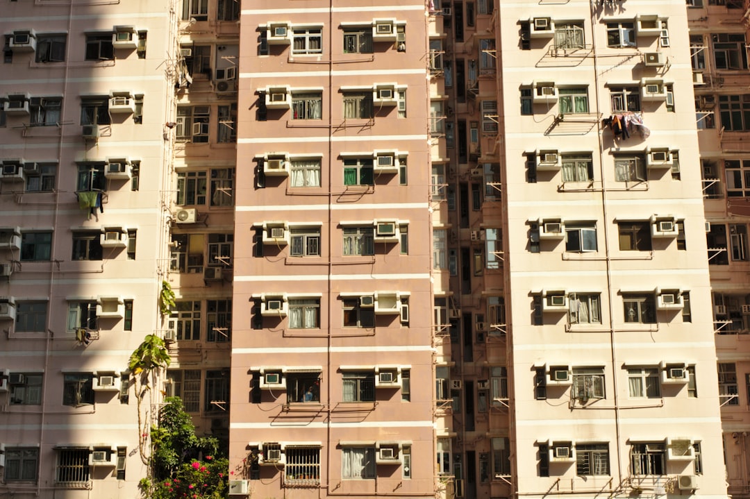 'Hannam-dong Apartment'에서 가장 중요한 명사는 'Apartment'입니다.