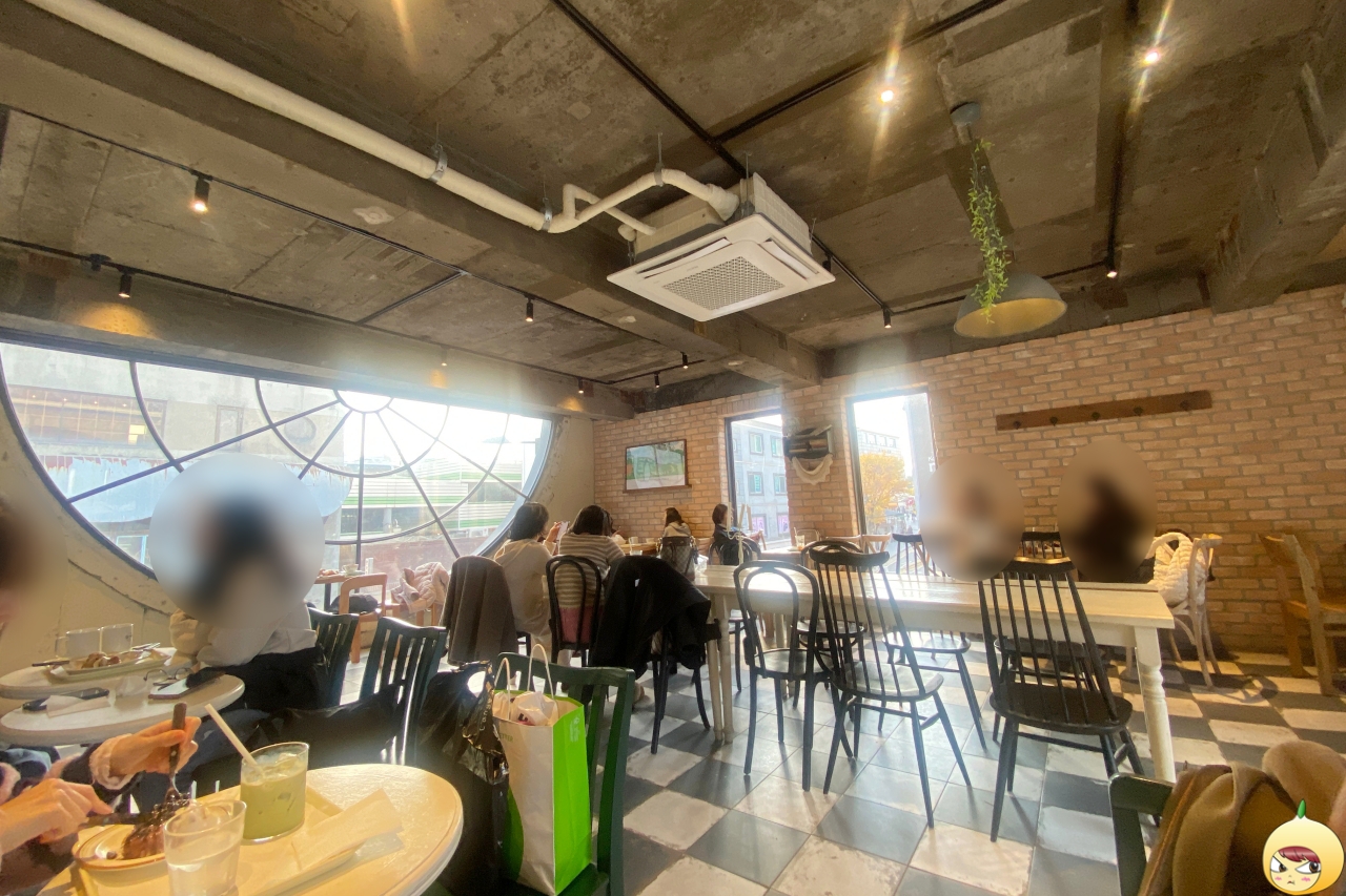 퍼먼트안국 2층 카페공간