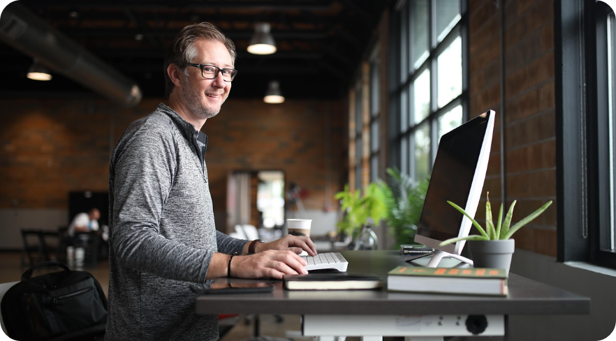 활력을 얻은 직장인의 모습