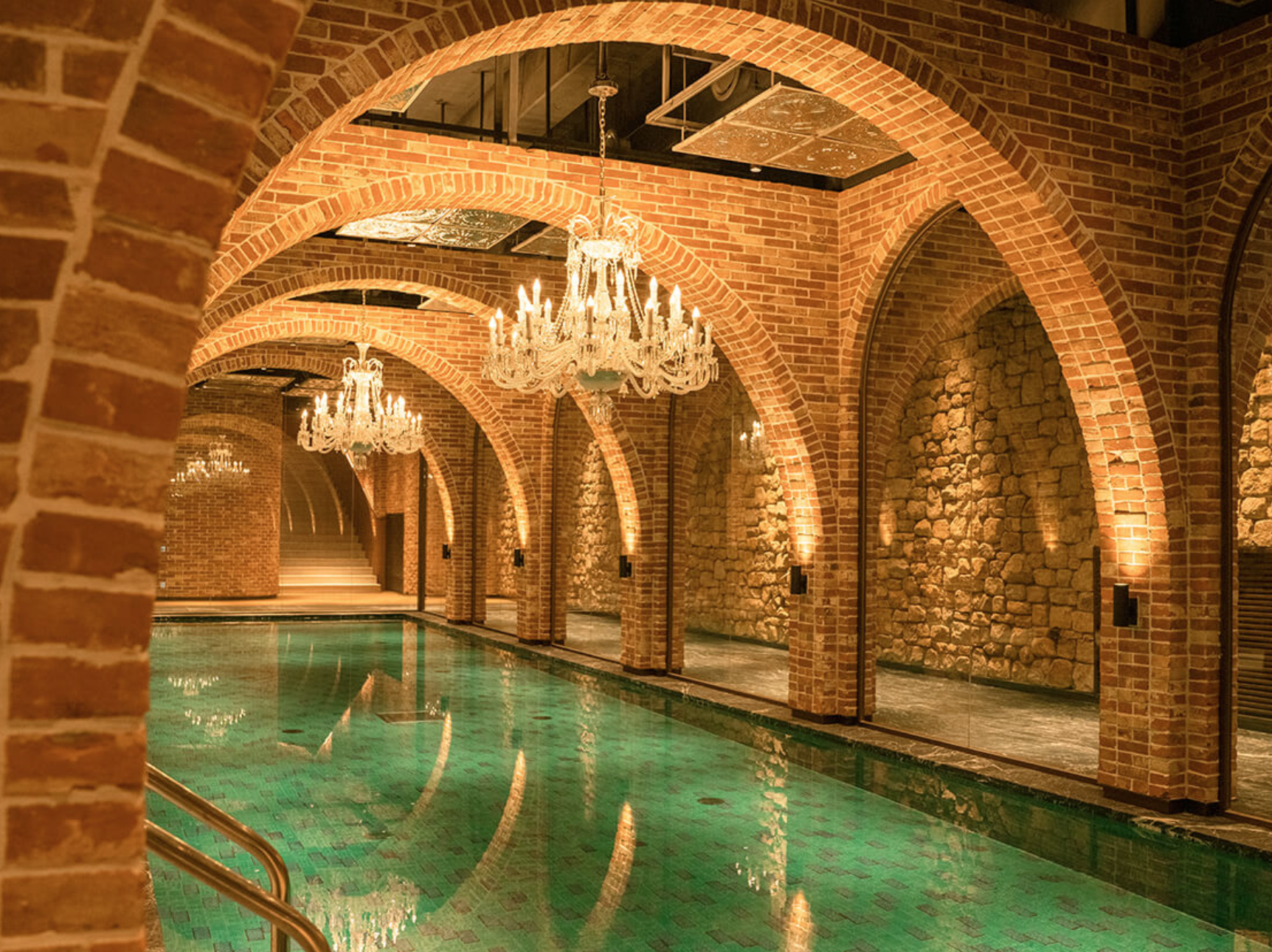 실내수영장 INDOOR POOL