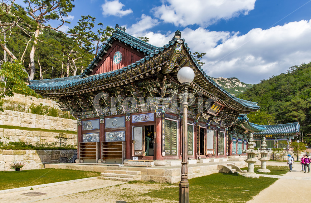 서울에서 명소인 진관사 모습