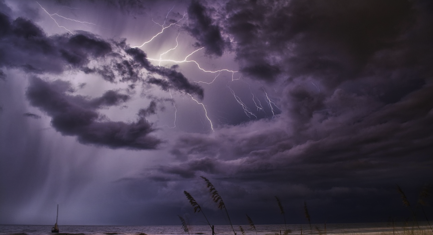 여름에 보면 좋은 재난 영화 추천