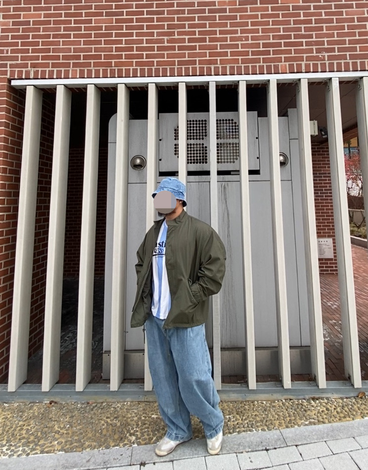 데일리룩('25. 11. 26.)루오에스펙 데님 버킷햇 벙거지, 무탠다드 크롭 필드 야상C-1 재킷, 필루미네이트 아르헨티나 스트라이프티셔츠, 무탠다드 벌룬 팬츠, 아디다스 드래곤