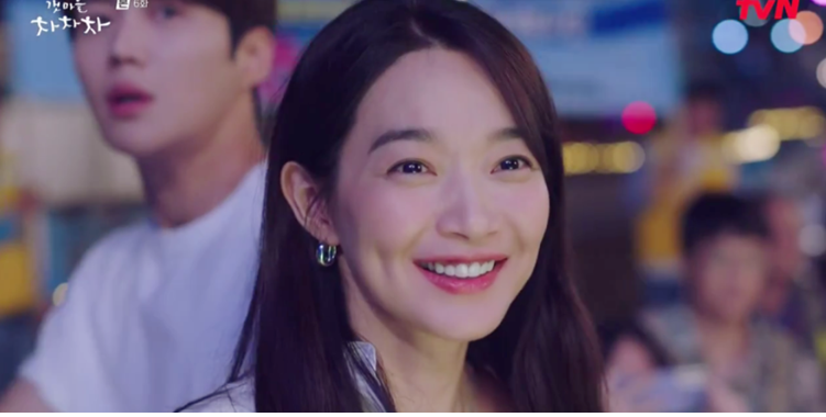 극중 윤혜진 사진