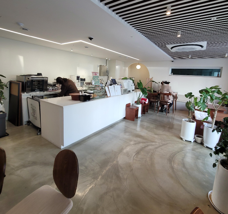 열린 카페 내부