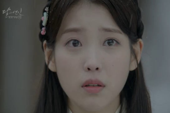 드라마 달의 연인-보보경심 려 중 눈물 흘리는 아이유