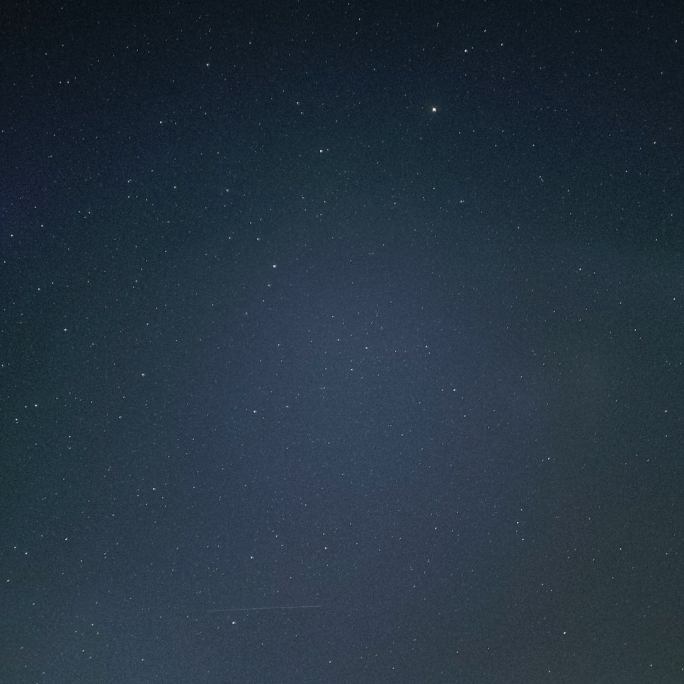 배경이 없는 밤하늘의 별사진