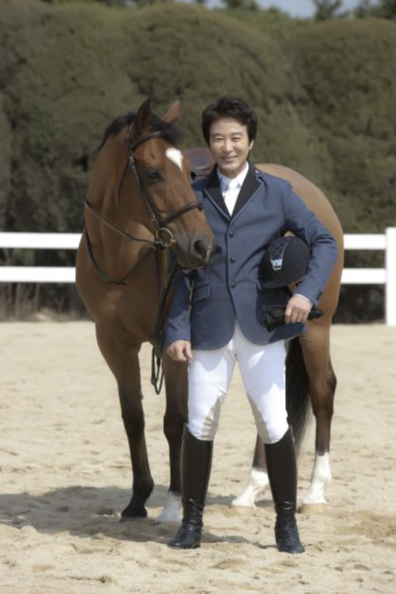 홍요섭 승마